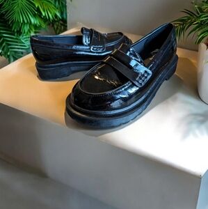 Girls size 2 patent leather black loafers by Art Class